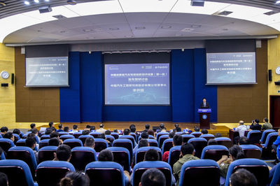 奔驰事件并非偶然，软件开发将推动汽车产业变革