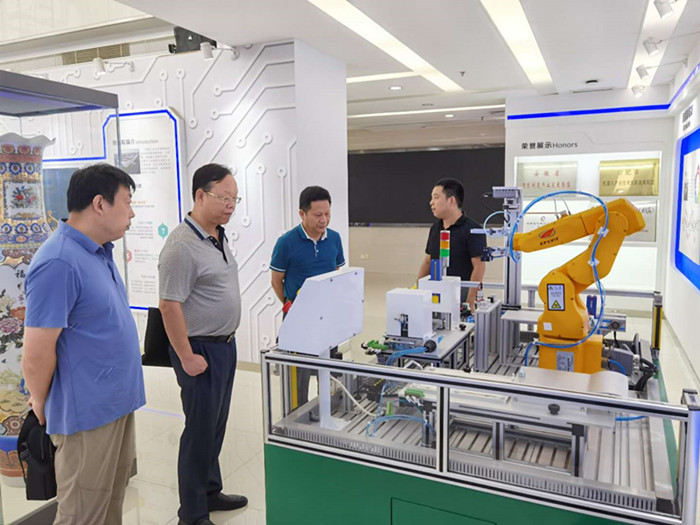 机械学院赴合肥工业大学智能制造技术研究院开展软件开发调研